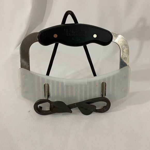 Pampered Chef Crinkle Cutter - Picture 2 of 5